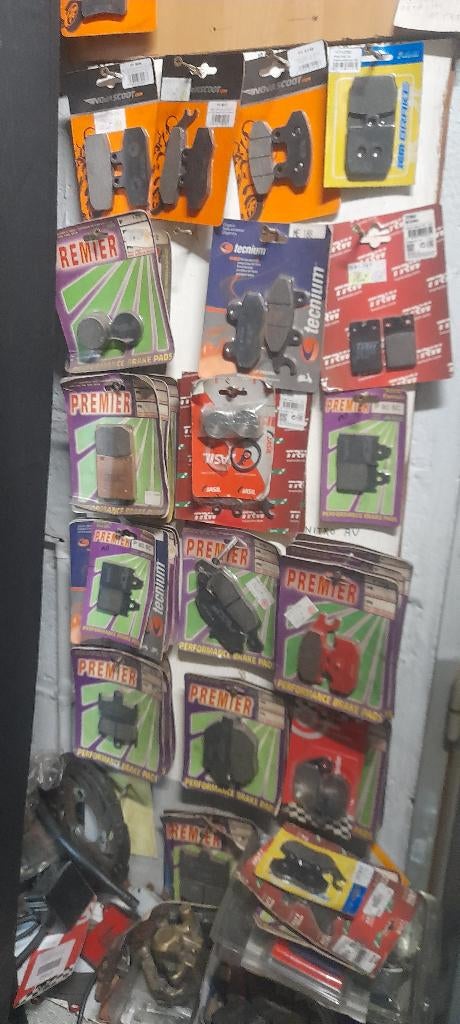 Jeux plaquettes freins + - 50 pièces moto et scooter, Motos, Neuf, Info@ac2roues.be, Frein, Enlèvement