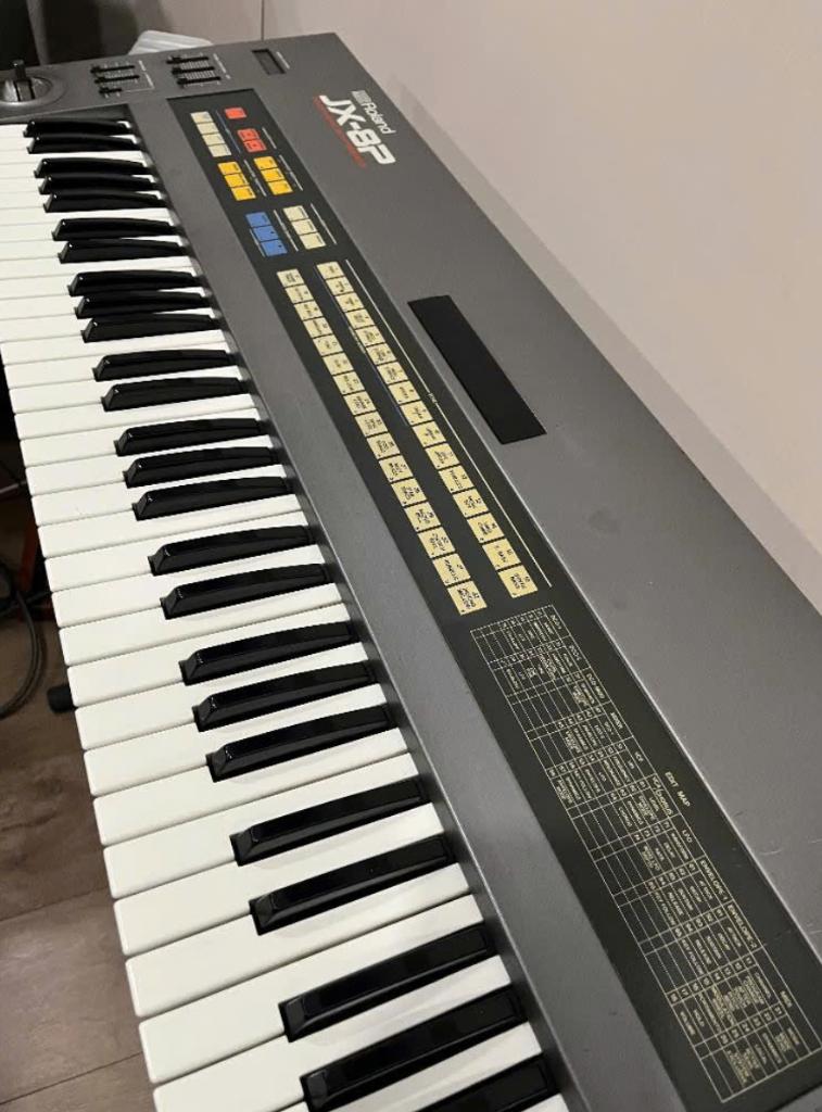 Roland JX-8P analog synthesizer (80's) incl. tas, Musique & Instruments, Enlèvement ou Envoi, Comme neuf, Roland, Avec valise ou flightcase