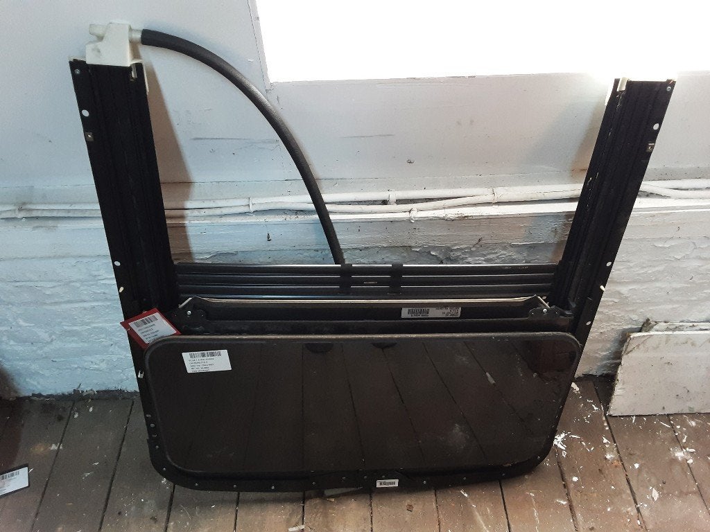 TOIT OUVRANT Volkswagen Multivan T5 (7E / 7HC / 7HF / 7HM), Volkswagen, Volkswagen AG, Utilisé, Kundenbetreuung@volkswagen.de