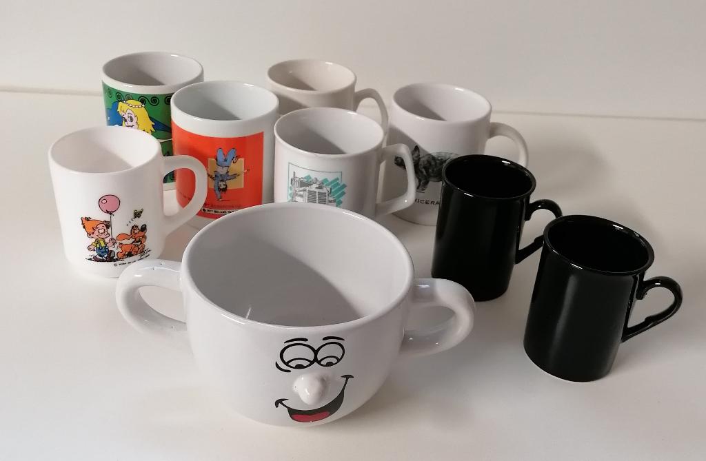 9 mokken allerlei., Ophalen, Zo goed als nieuw