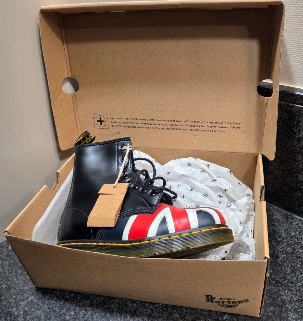 dr. Martens Union Jack 8 eye boot, Zwart, Lage of Enkellaarzen, Nieuw, Ophalen of Verzenden