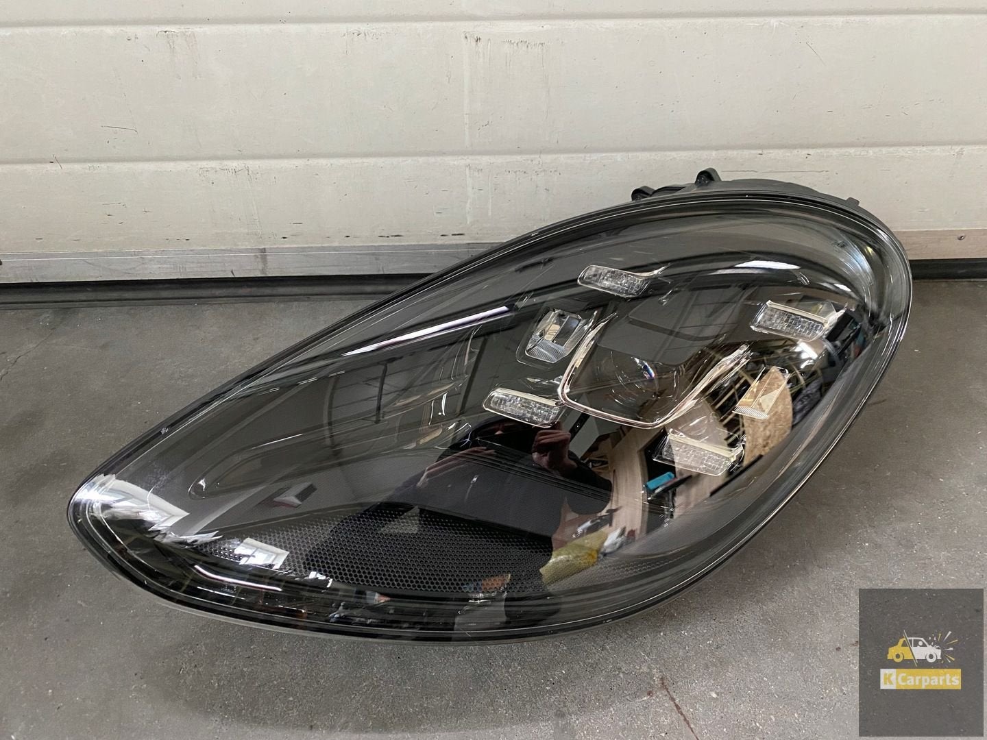 971.941.077., Porsche Panamera 971 FEU LED 100% gauche, Porscheplatz 1
70435  Stuttgart, DE, Porsche, Info@porsche.de, Utilisé