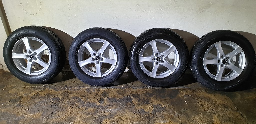 BAND MET R17 YOKOHAMA LICHTMETALEN VELG, Ophalen, Gebruikt, 17 inch, Winterbanden