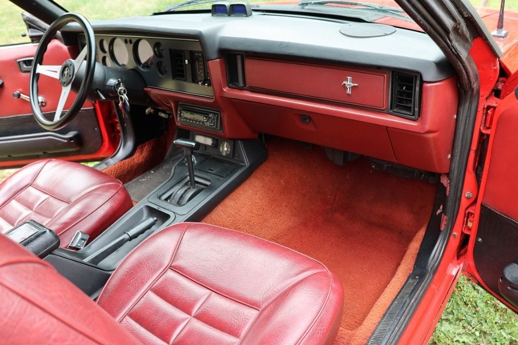 Ford mustang cabriolet jaar 1984, foto 8