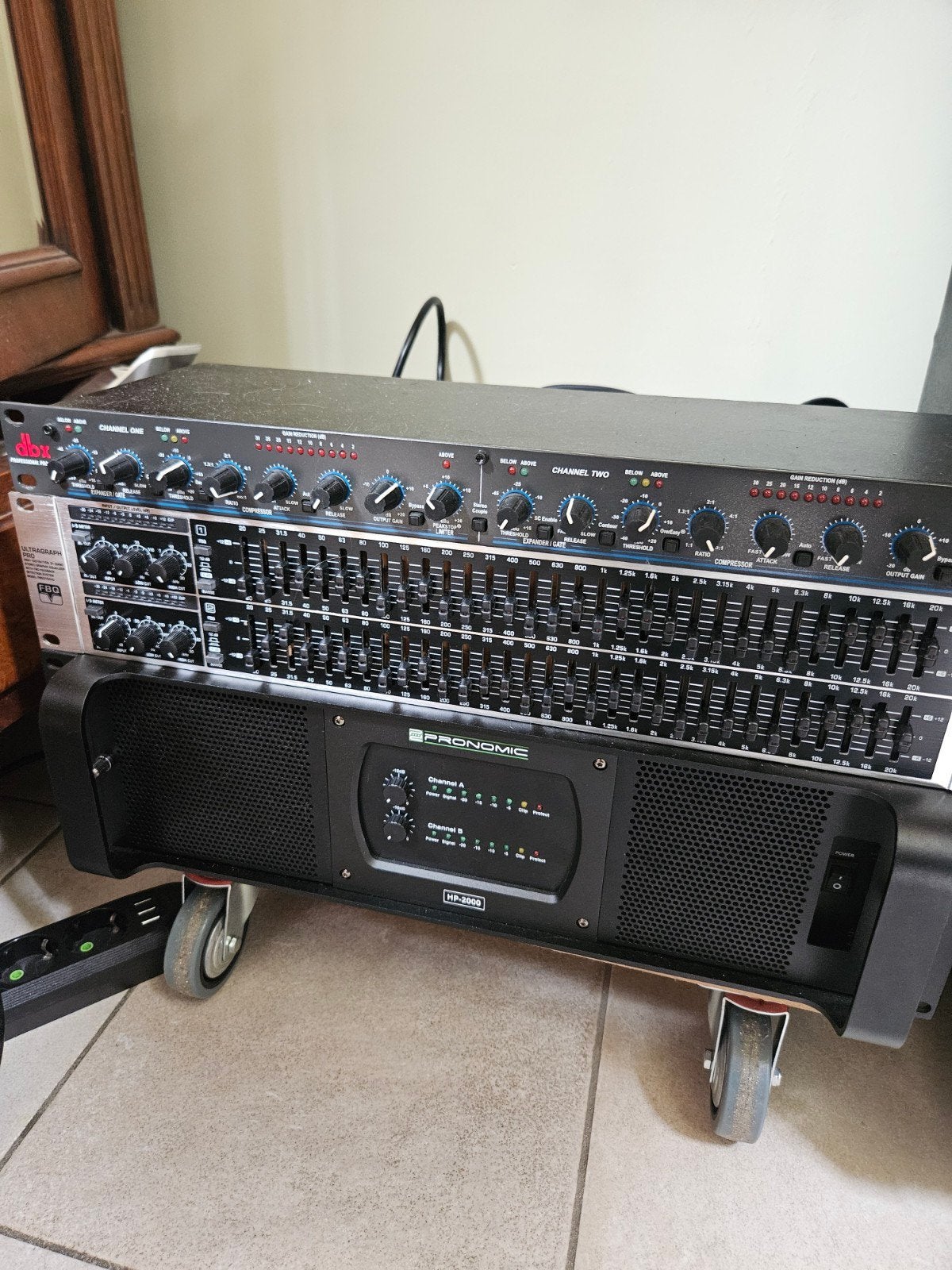Boîtiers avec amplificateur, égaliseur et limiteur., Musique & Instruments, Enlèvement, Comme neuf, 1000 watts ou plus, Sono