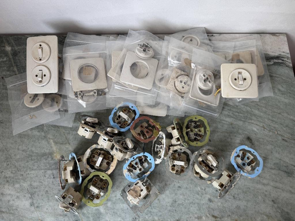 Vintage Niko stopcontacten - schakelaars - afdekplaten, Doe-het-zelf en Bouw, Elektriciteit en Kabels, Ophalen of Verzenden, Gebruikt