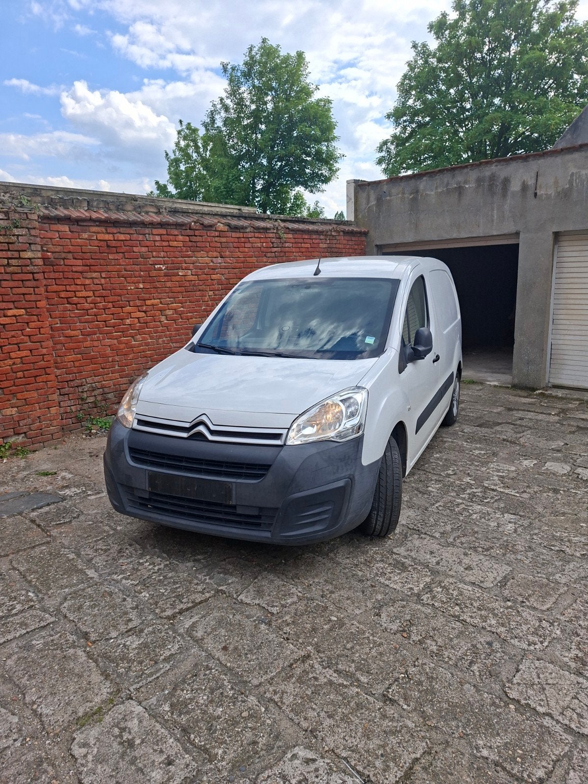 Prachtig Berlingo bedrijfsvoertuig met 3 zitplaatsen, volled, Monovolume, Euro 6, 4 cilinders, 1600 cc