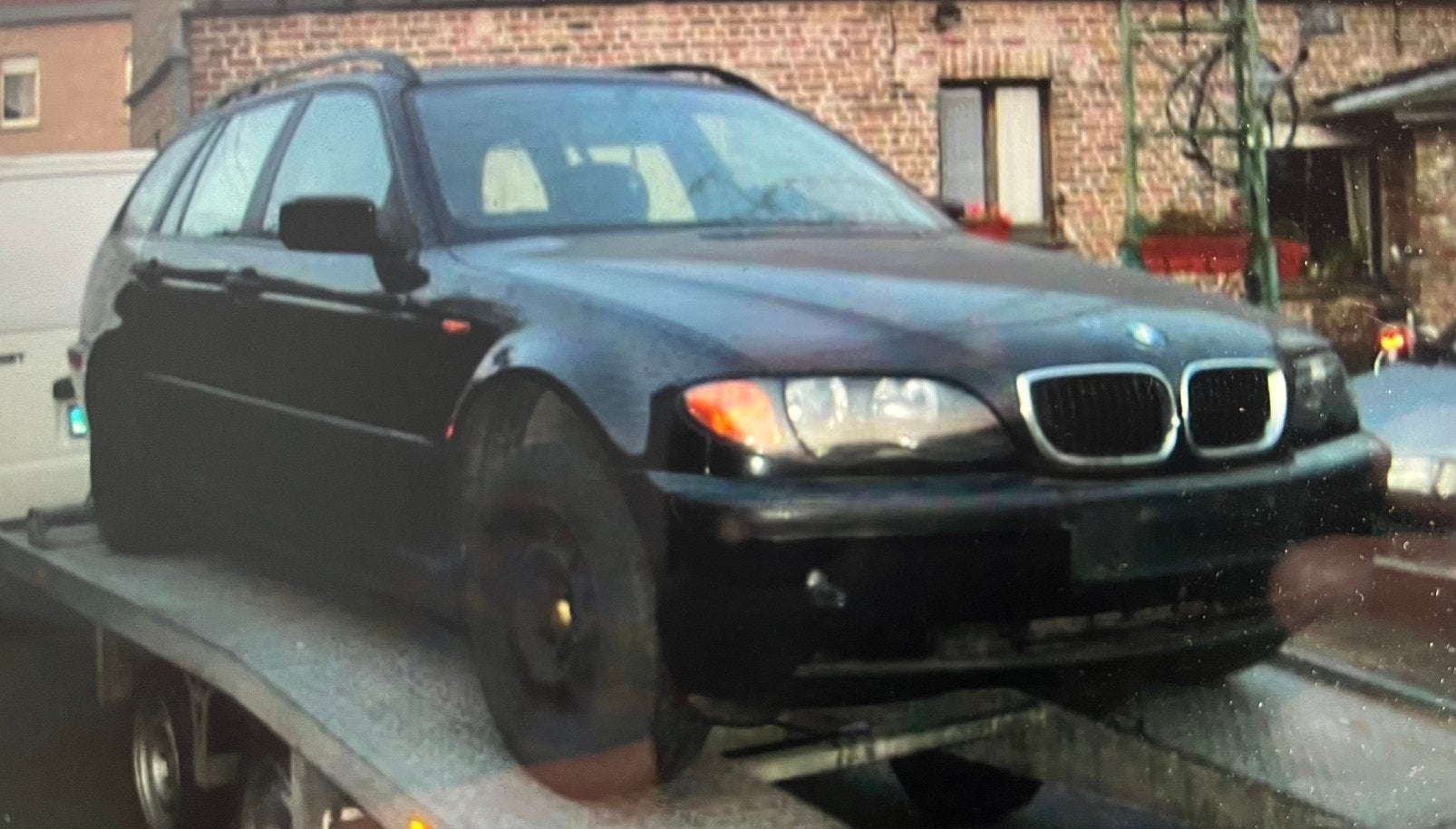 BMW schade wagen 318d break, Ophalen