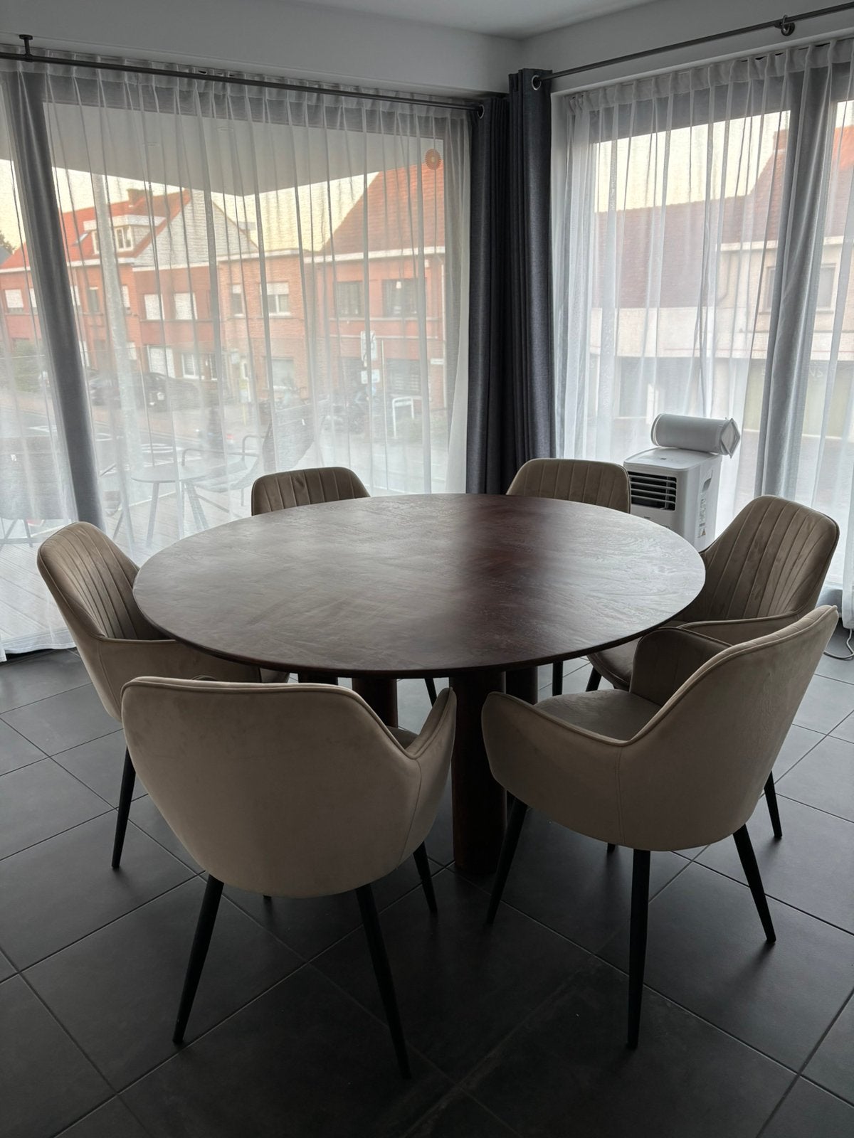 Ronde walnoothouten eettafel – 140 cm – Bijna nieuwstaat, Huis en Inrichting, Tafels | Eettafels, Ophalen, Zo goed als nieuw