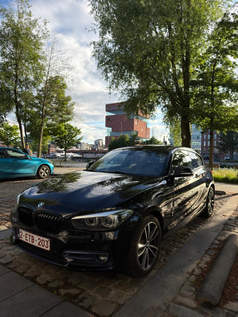 BMW 118i - Apple Carplay, Auto's, BMW, 15 cilinders, Zwart, Particulier, Dealer onderhouden