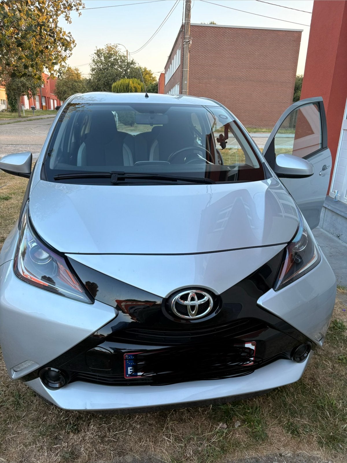 Toyota aygo automatique 2017 - 48 600 km, Argent ou Gris, Achat, 998 cm³, Euro 6
