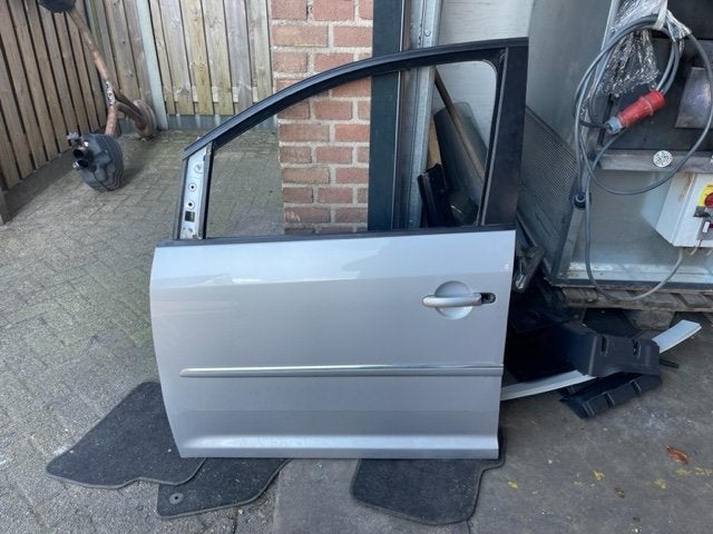 PORTIER LINKS VOOR LA7W Touran (1T3) (1T0831055AA), Gebruikt, Volkswagen AG, Voor, Kundenbetreuung@volkswagen.de