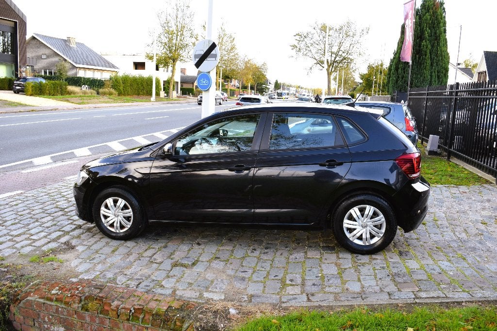 Vw Polo 1.0i/GPS/CarPlay/HISTORY/GARANTIE, Auto's, Voorwielaandrijving, Stof, Zwart, Bedrijf