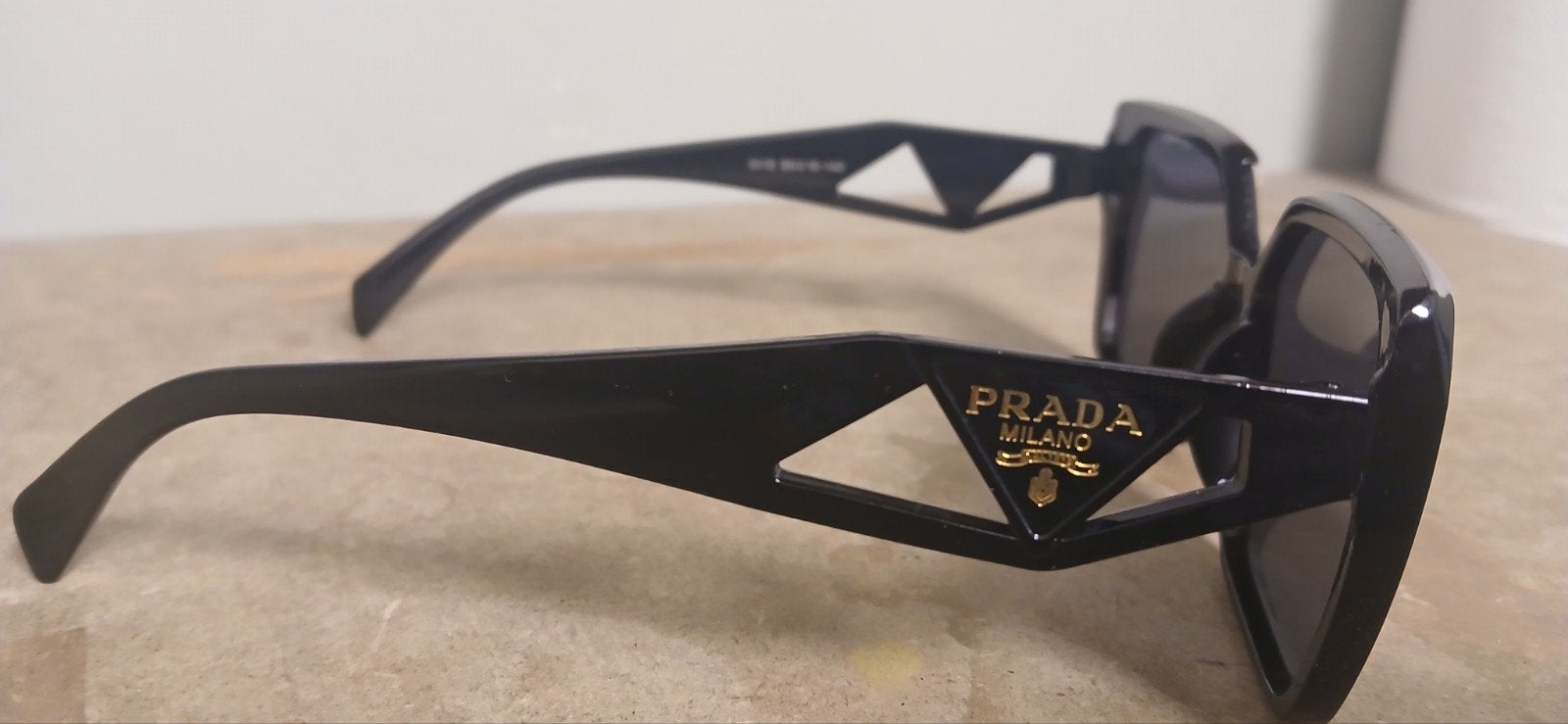 lunettes prada neuves, Handtassen en Accessoires, Zonnebrillen en Brillen | Dames, Ophalen, Bril, Prada