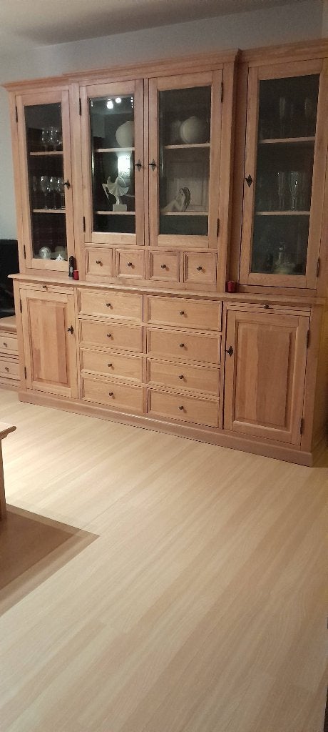 Volle eiken wandkast, Ophalen