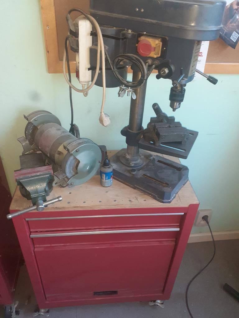 Werk kast met kolomboormachine, slijpsteen, bankvijs..., Ophalen