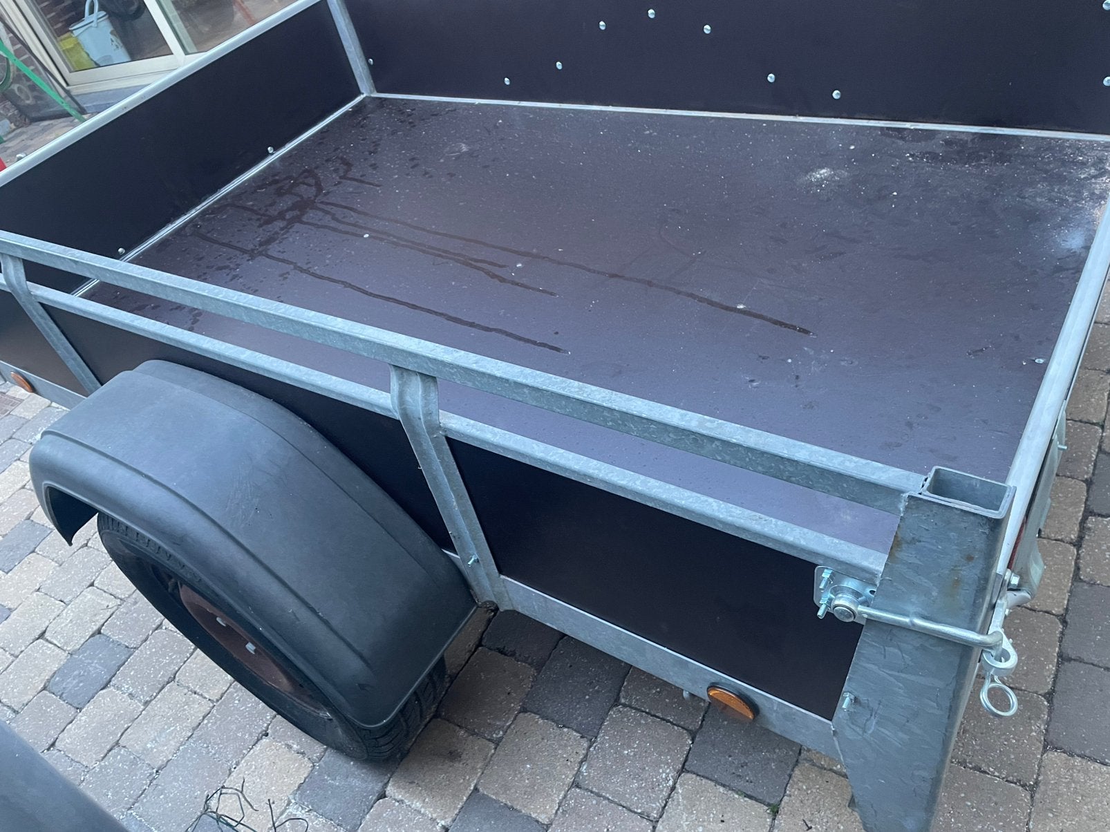 Aanhangwagen, Enlèvement, Comme neuf
