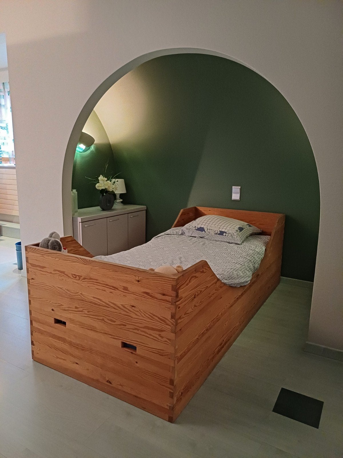 Houten bed naar scheepskistmodel, Huis en Inrichting, Slaapkamer | Complete slaapkamers, Ophalen, Gebruikt, Eenpersoons, Handmade