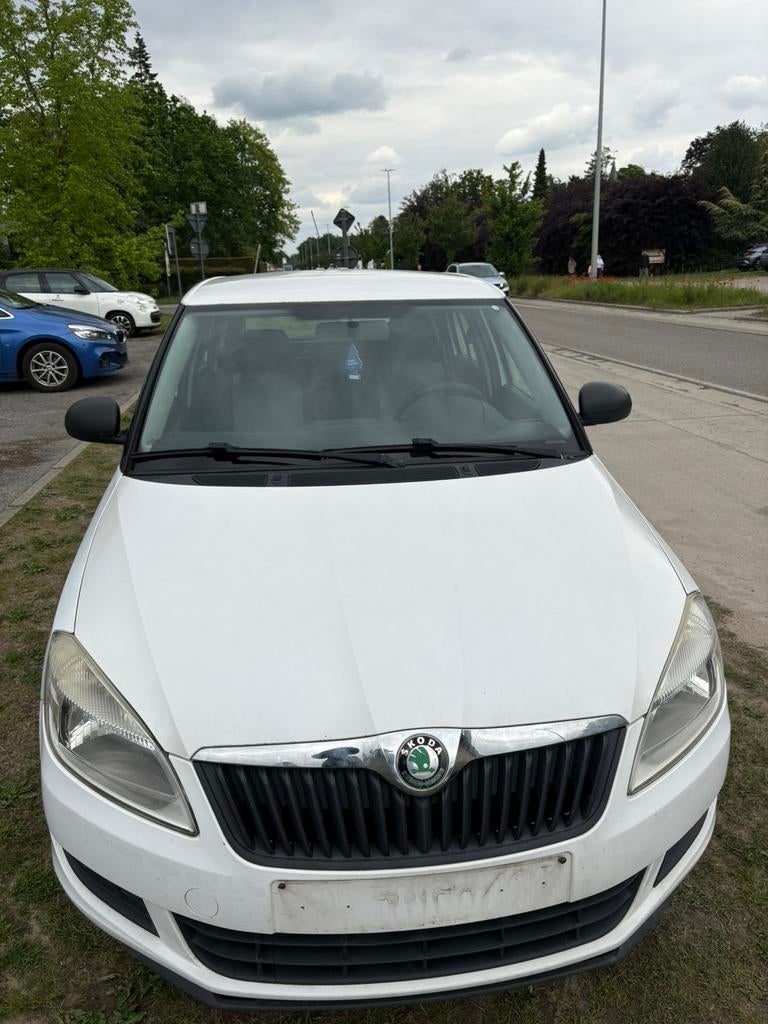 Skoda fabia 2011 170.000km benzine, Auto's, Skoda, 4 deurs, Zwart, Wit, Bedrijf