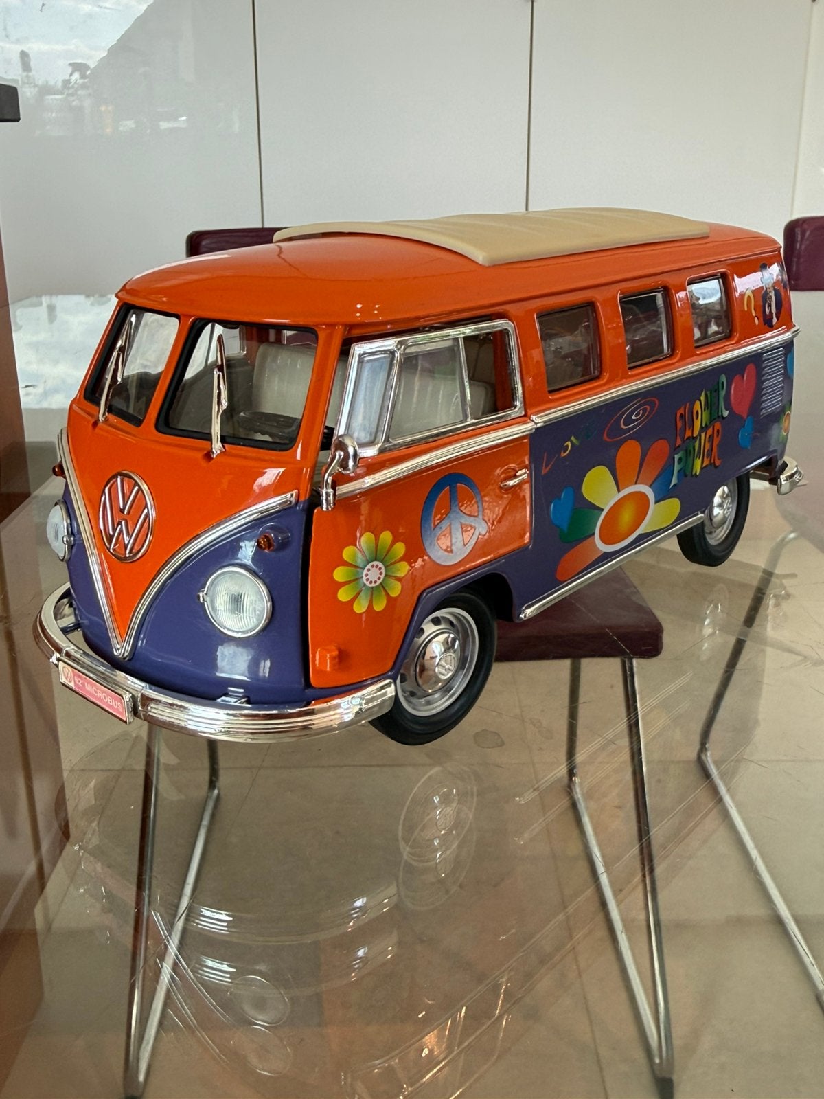 Volkswagen Combi T1 de 1962 Flower Power » 1/18 nickel, Hobby & Loisirs créatifs, Voitures miniatures | 1:18, Enlèvement ou Envoi