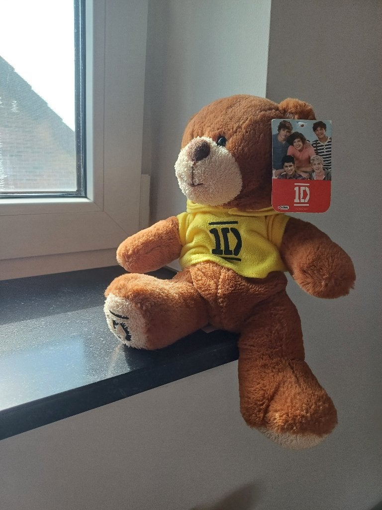 Knuffelbeer One Direction, Ophalen of Verzenden, Zo goed als nieuw, Pop, Beeldje of Miniatuur