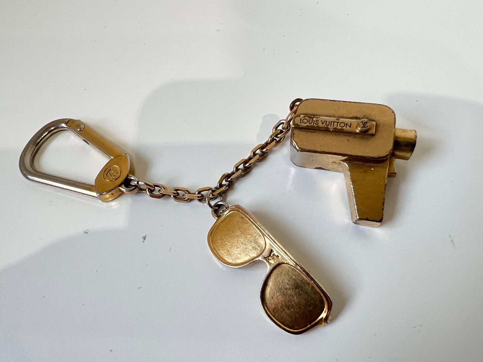 CANNES BAG CHARMS LV SLEUTELHANGER ZONNEBRIL - TUBE, Ophalen of Verzenden, Zo goed als nieuw