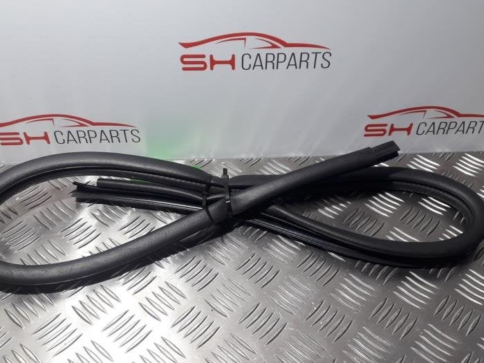 Joint caoutchouc portière 4portes arrière droite d'un Opel, Autos : Pièces & Accessoires, -, Opel, 3 mois de garantie, Utilisé