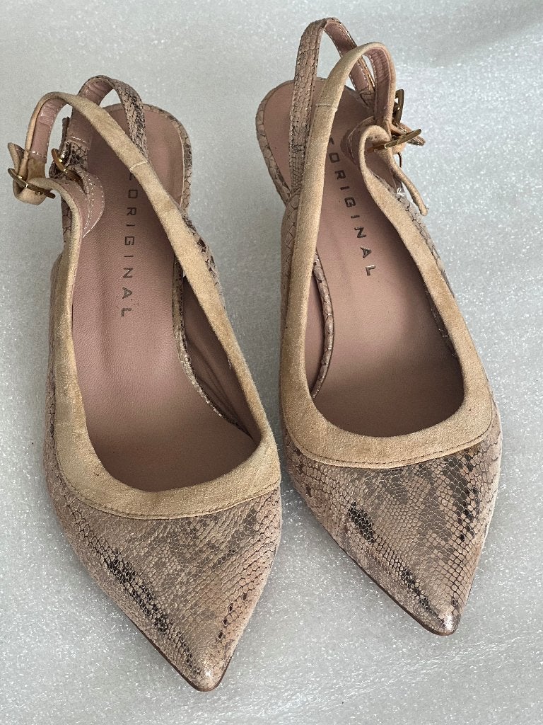 Schoenen, Overige kleuren, AUTRE, Ophalen of Verzenden, Zo goed als nieuw