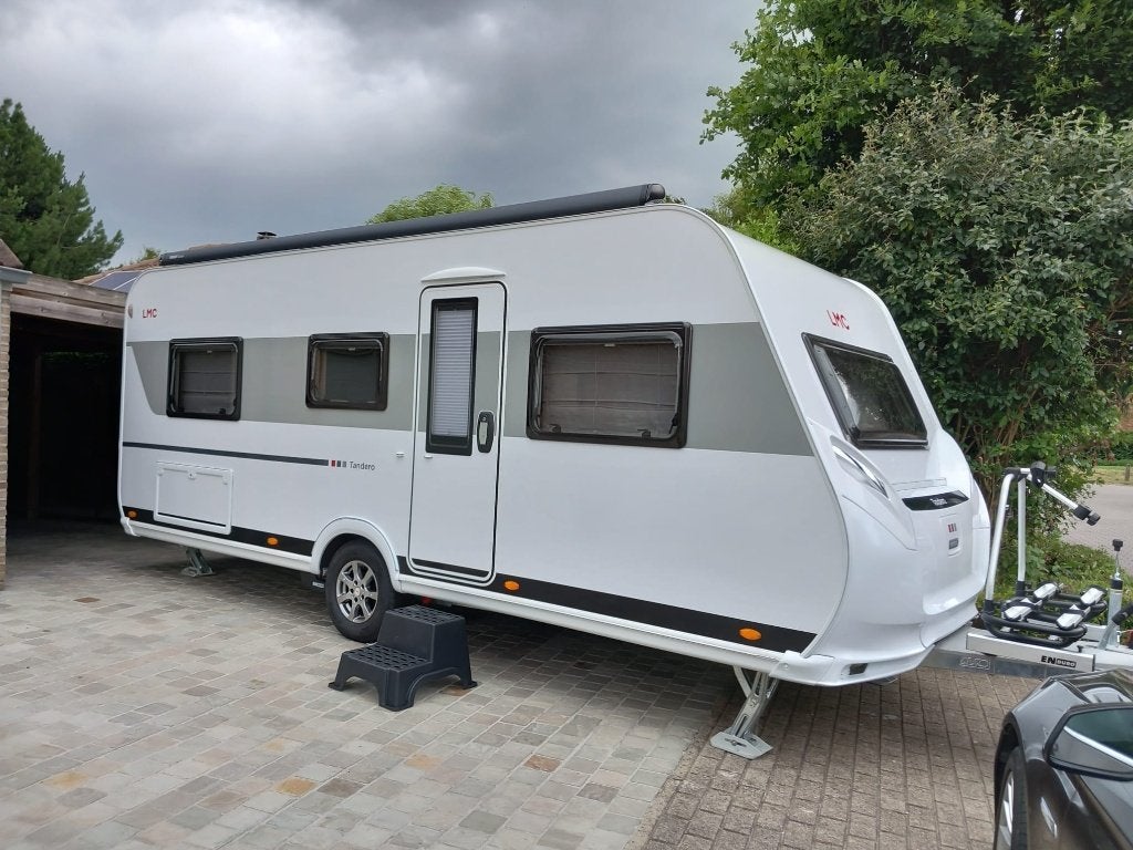 Caravan lmc tandero 510e te koop, Caravans en Kamperen, Schokbreker, 2 aparte bedden, Rondzit, 7 tot 8 meter