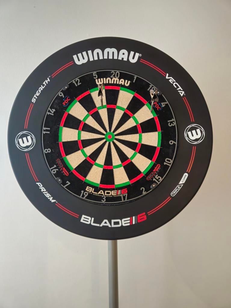 Dartsset Winmau Blade 6 (exclusief pijltjes), Sport en Fitness, Darts, Ophalen