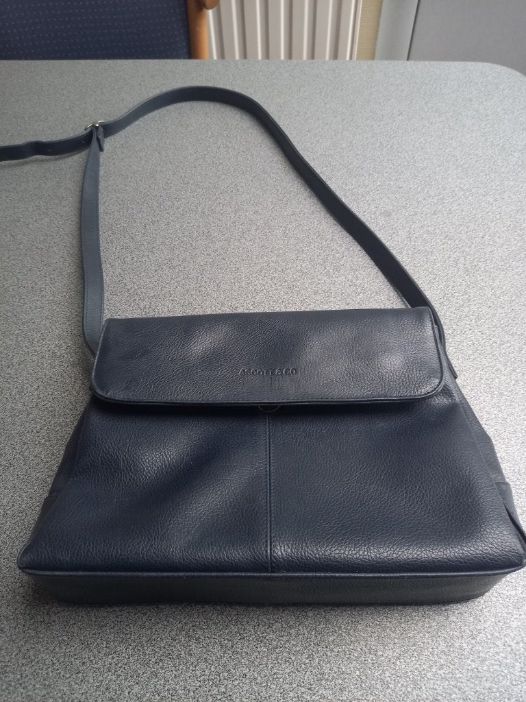 blauwe schoudertas, Handtassen en Accessoires, Ophalen of Verzenden, Gebruikt, Blauw, Overige merken
