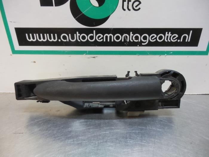 Poignée portière 4portes avant gauche d'un Renault Clio (C, Renault, -, 3 mois de garantie, Utilisé