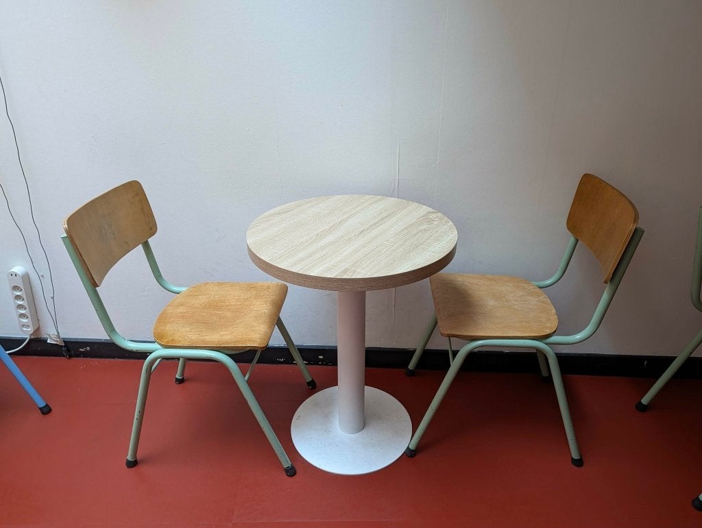 20 stoelen, Huis en Inrichting, Stoelen, Gebruikt, Hout, Metaal, Overige kleuren, Ophalen