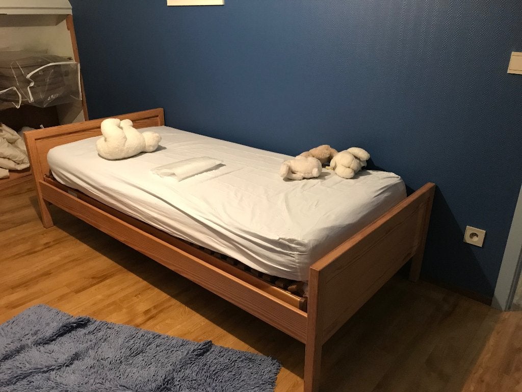 Bed in grenenhout, Huis en Inrichting, Slaapkamer | Bedden, Ophalen, Gebruikt, 140 cm, Twijfelaar