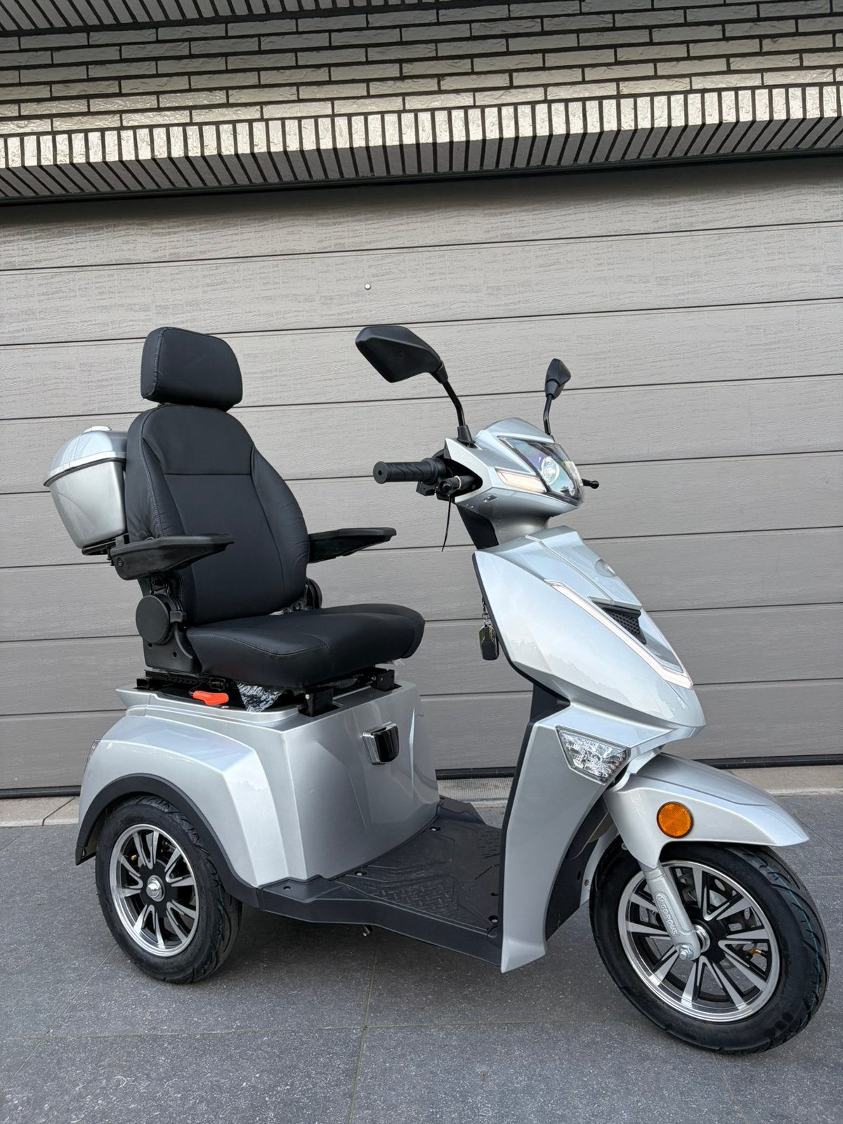 Voiturette électrique Comfigo 25 km/h Scootmobiel état neuf, Divers, Enlèvement ou Envoi, Comme neuf, Shoprider