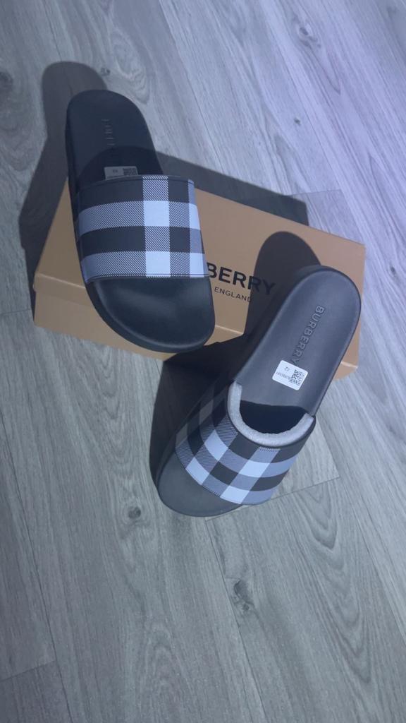 Burberry slippers, Enlèvement ou Envoi, Comme neuf