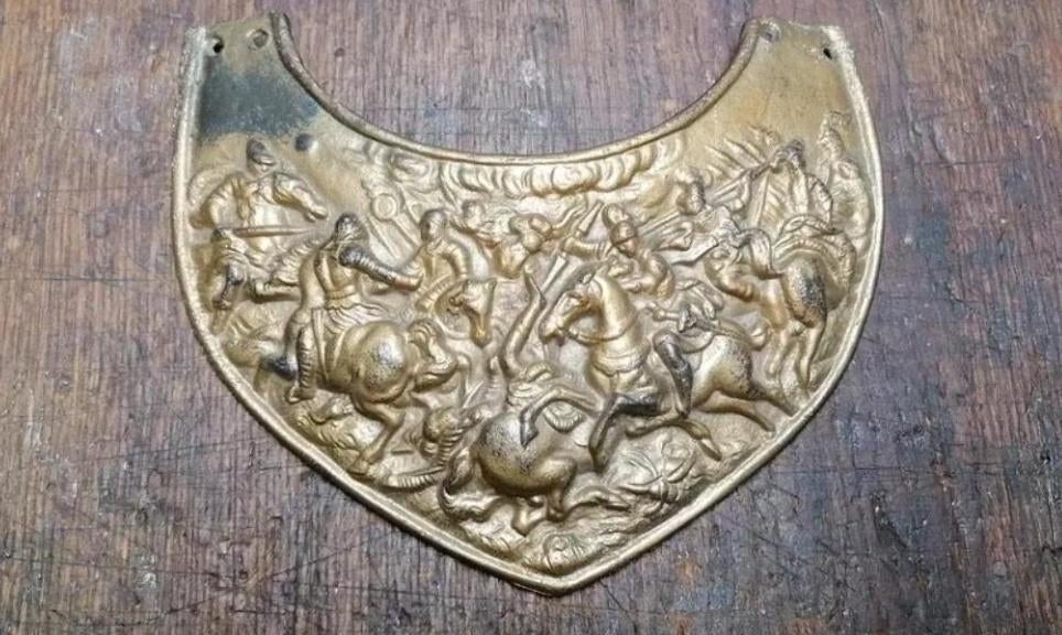 Steek de militaire halsband omhoog Viollet le duc, Verzenden, Overige soorten, Embleem of Badge