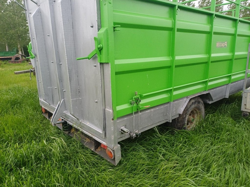 beestenwagen, Dieren en Toebehoren