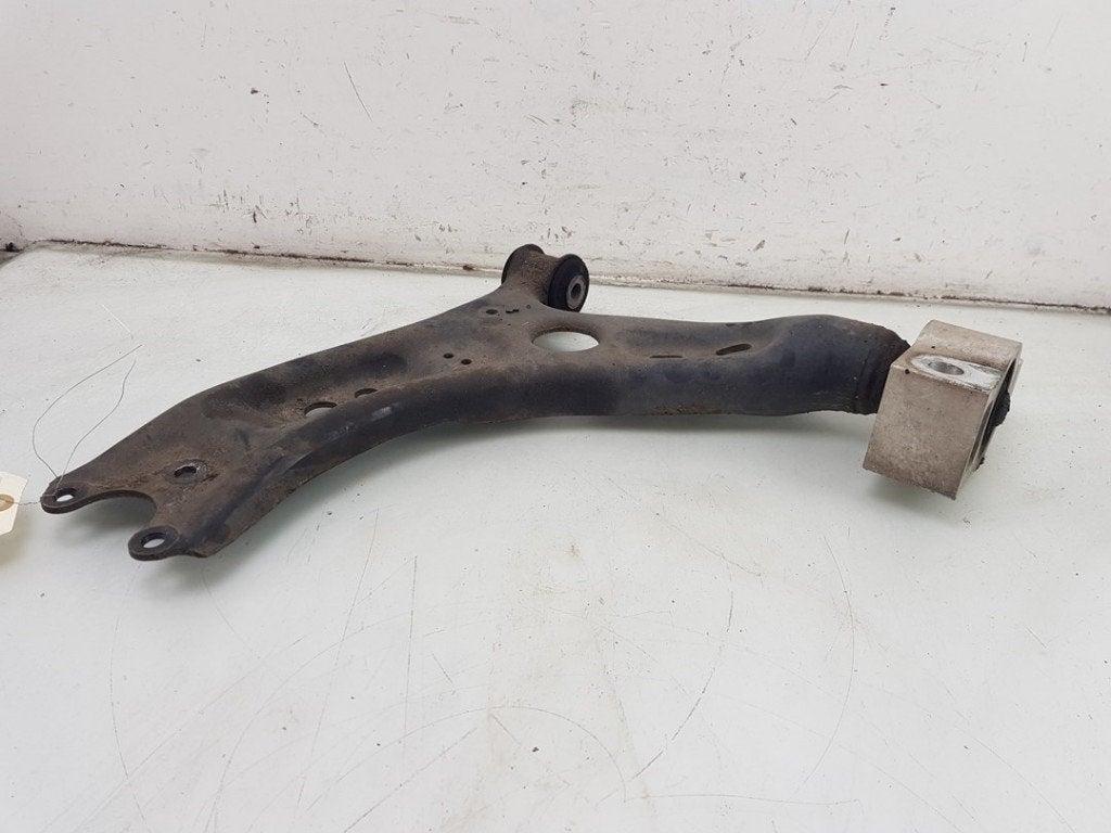 BRAS DE SUSPENSION AVANT GAUCHE (TRIANGLE) Tiguan (5N1 / 2), Dhr. J. Ham, Volkswagen, Administratie@autoham.nl, Utilisé