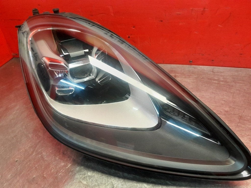 PHARE / OPTIQUE AVANT DROIT Ford Fiesta 6 (JA8), Henry-Ford-Straße  1
50735  Köln, DE, Ford-Werke GmbH, Kunden@ford.com, Ford