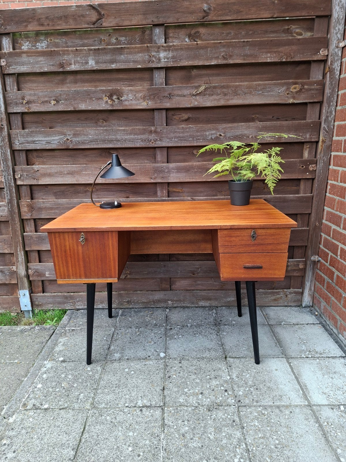Vintage Scandinavisch bureau, Huis en Inrichting, Ophalen, Zo goed als nieuw, Bruin