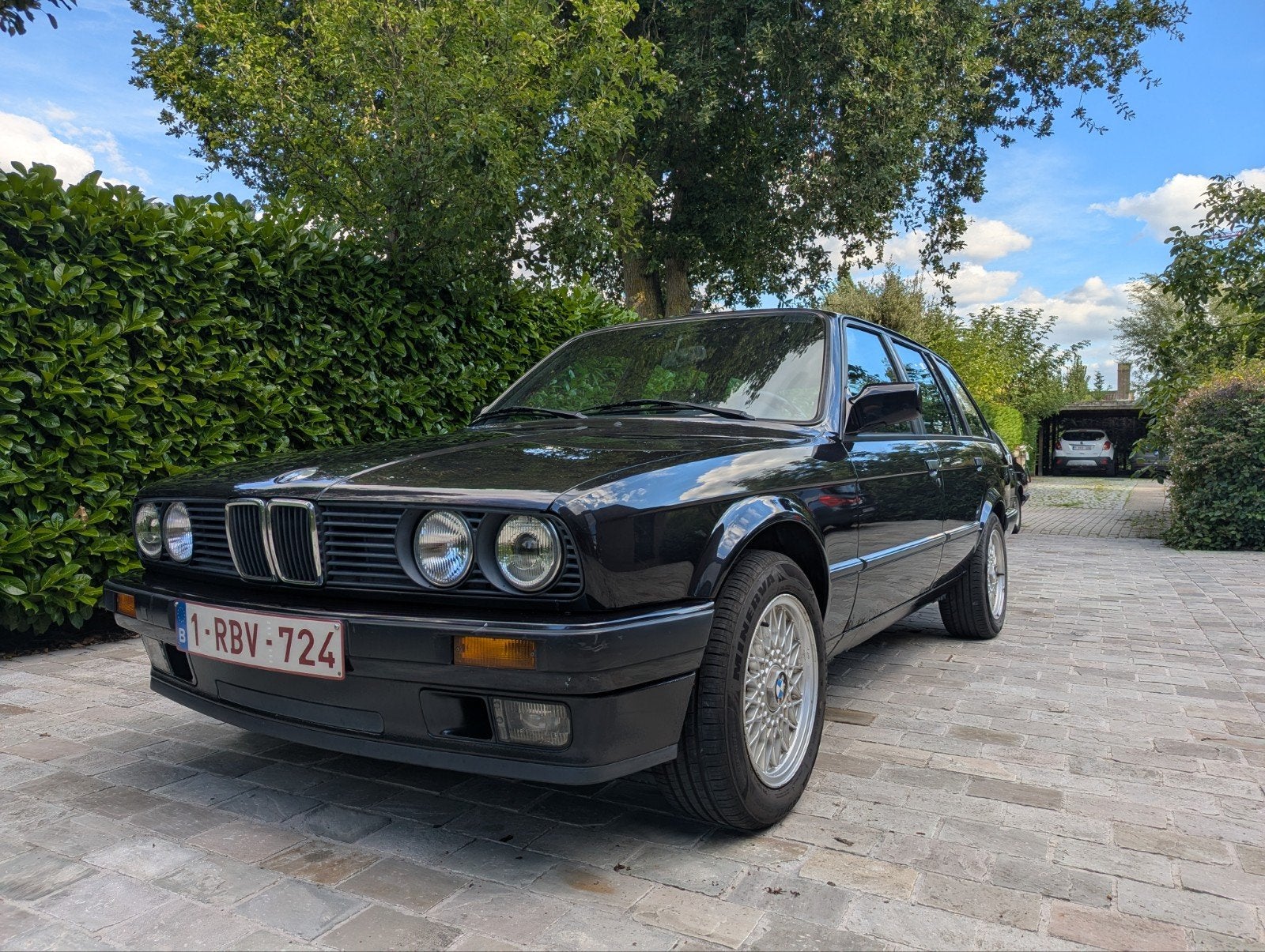 BMW e30 316i touring 1994 - Design Edition Schwarz Mica, 4 cilinders, 1600 cc, Zwart, Elektrische ramen