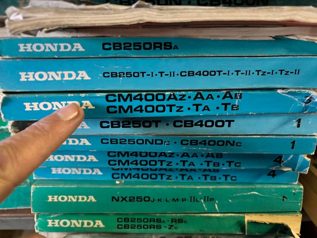 Manuel de pièces Honda CM400, Motos, Modes d'emploi & Notices d'utilisation, Enlèvement ou Envoi, Honda