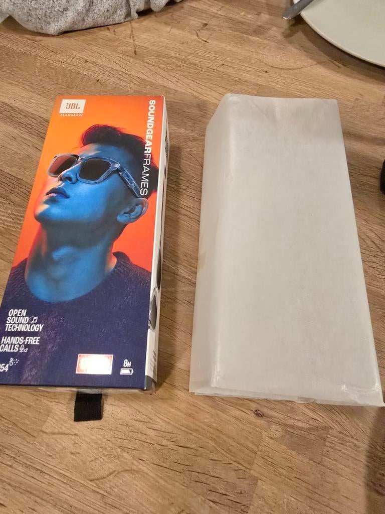 JBL Soundgear Frames - Zonnebril met JBL Audio  € 100 euro, Zonnebril, Nieuw, Grijs, Ophalen