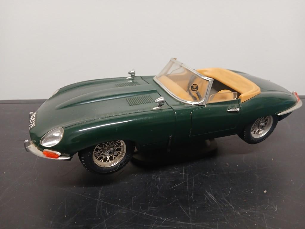 miniature Burago Jaguar Type E 1/18, Hobby & Loisirs créatifs, Voitures miniatures | 1:18, Enlèvement ou Envoi, Comme neuf, Voiture