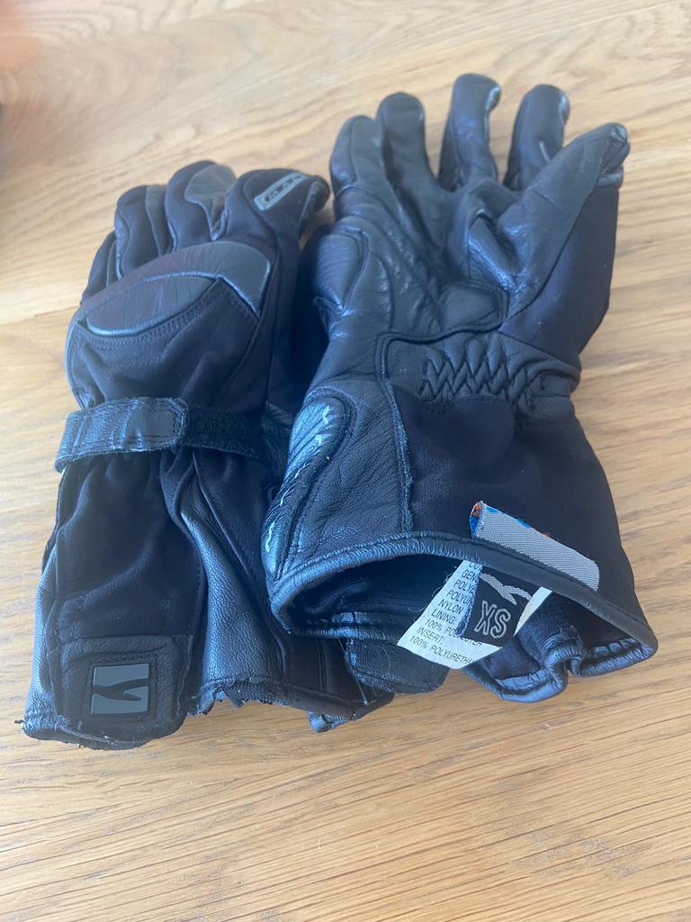 Gants moto, Enlèvement, Gants
