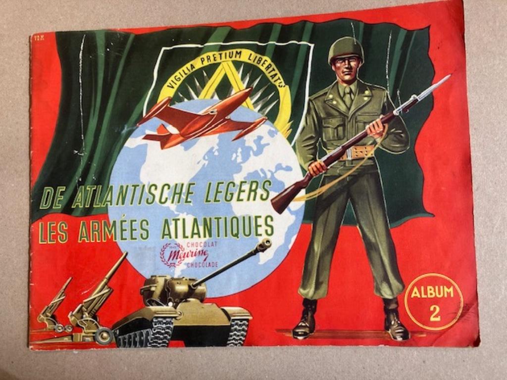 Drie (3) albums atlantische legers meurisse 1,1 en 2 (1952), Livres, Livres d'images & Albums d'images, Utilisé, Album d'images