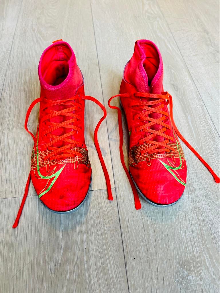 Nike Mercurial voetbalschoenen rood maat 37,5, Sport en Fitness, Ophalen, Gebruikt, Schoenen