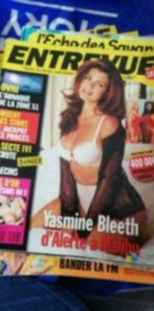 magazine entrevue vintage 1997 alerte a malibu ovni, Ophalen of Verzenden, Gelezen, Damesbladen