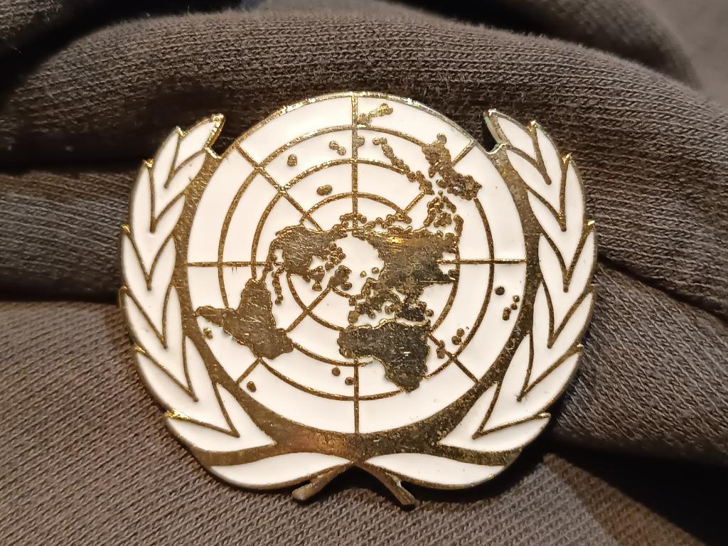 mutskenteken Verenigde Naties/United Nations (VN/UN), Verzamelen, Ophalen of Verzenden, Overige soorten, Embleem of Badge